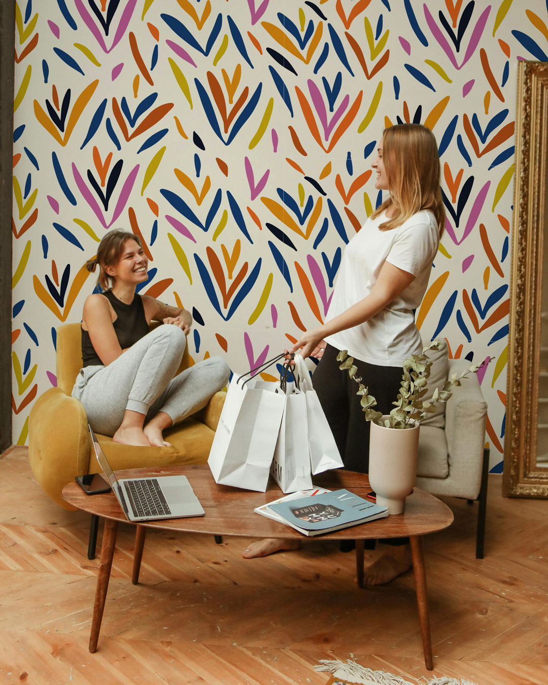 MELANIE - Papier peint taches de couleurs salon etudiante