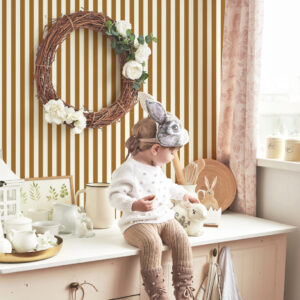 AUGUSTINE - Papier peint rayures fines ocre chambre fille