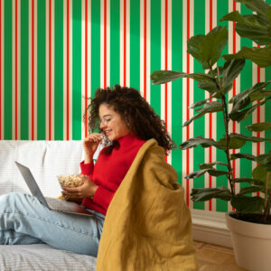 RAYAN - Papier peint rayure original vert salon