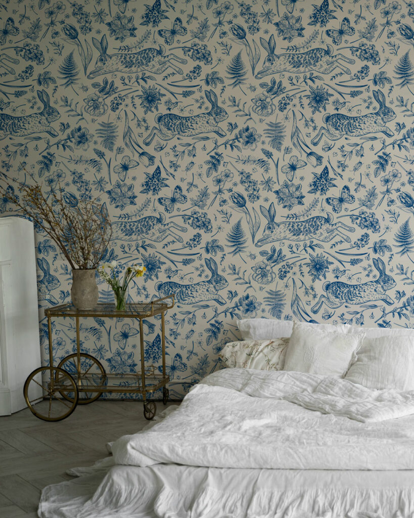 MARCELLE - Papier peint lapin inspiration Toile de Jouy bleu chambre