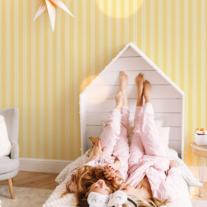BELLA - Papier peint rayures pastel jaune chambre ado