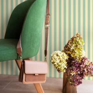 BELLA - Papier peint rayures pastel jaune et vert entrée