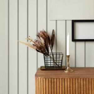 ALPHIE - Papier peint rayures sages noires et blanches salon