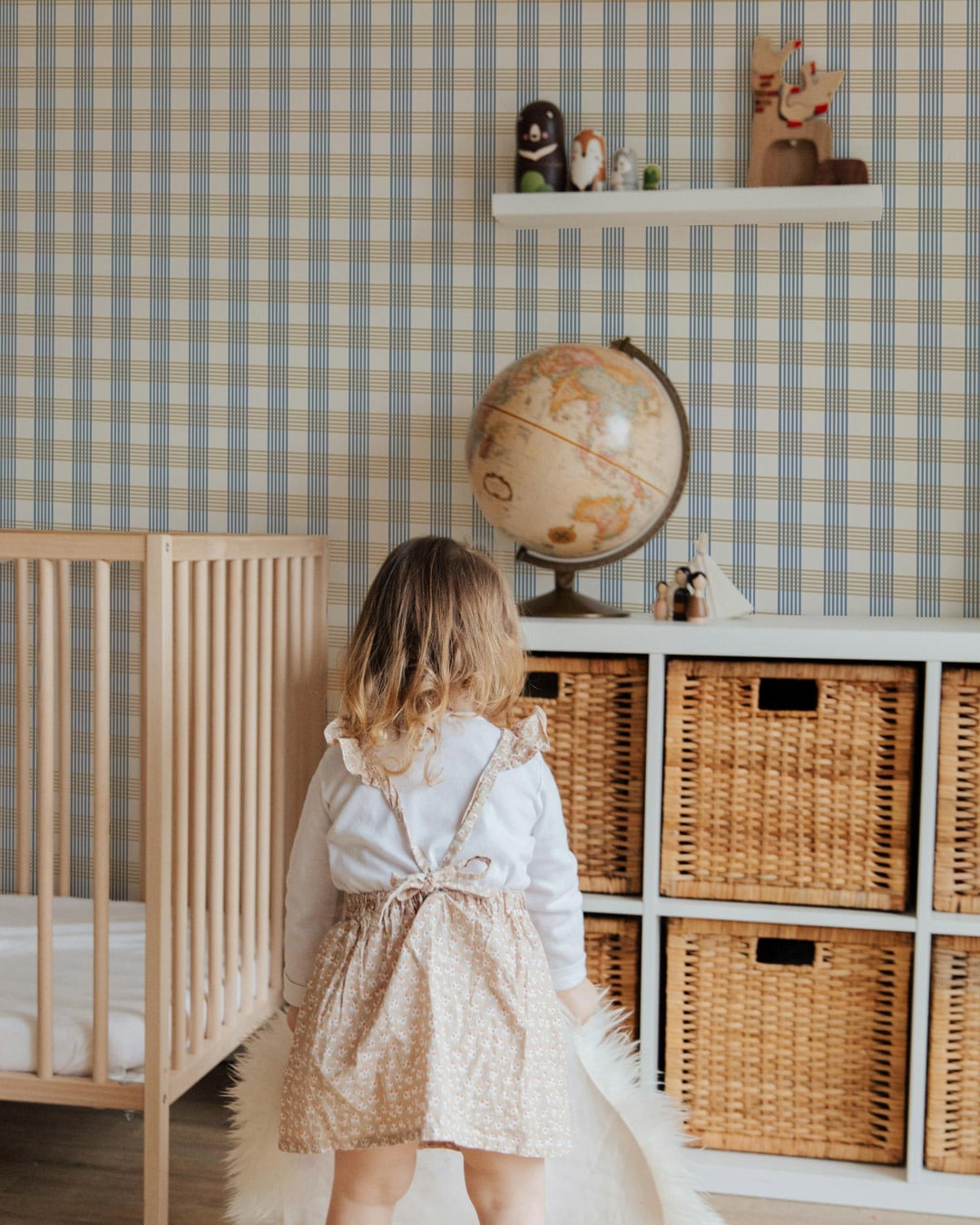 LUIGI - Papier peint vichy rayé marron et bleu chambre bébé