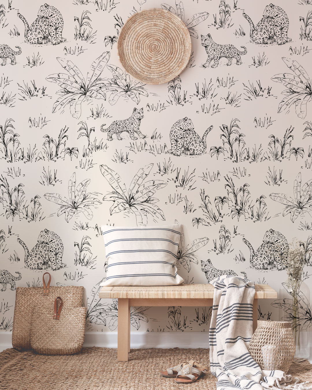 MARLON - Papier peint tigre effet toile de jouy noir entrée