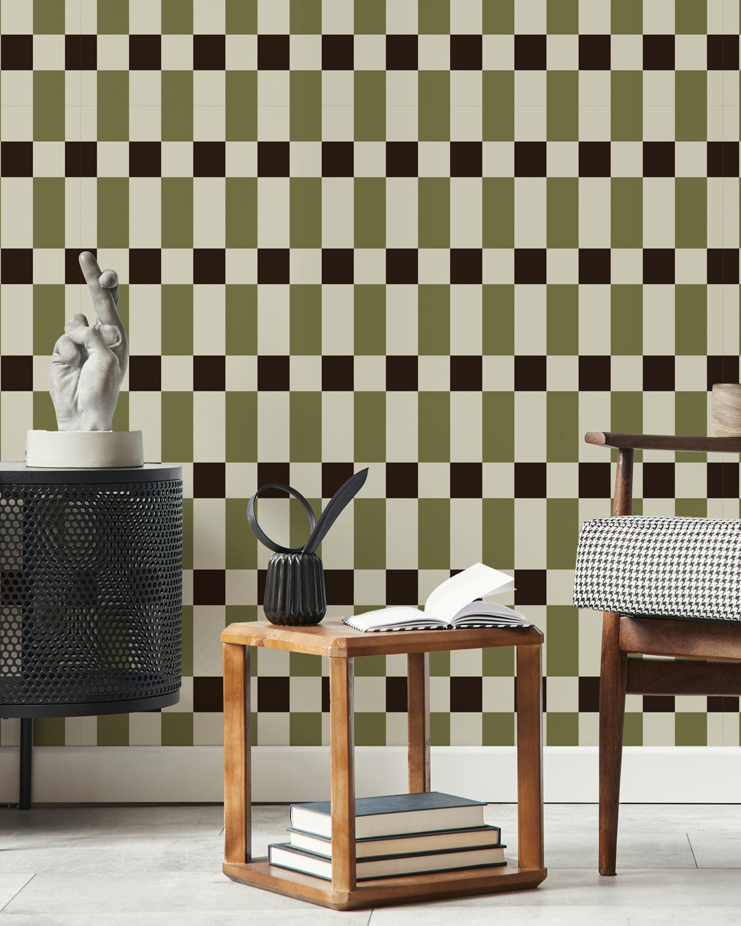 MONIQUE - Papier peint damier asymétrique vert et noir salon